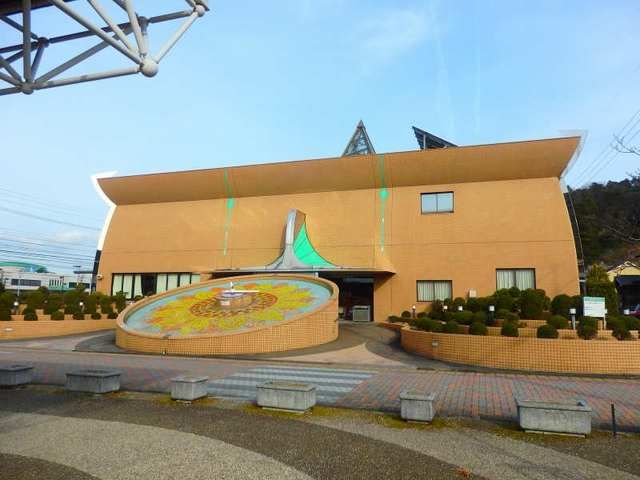 近くの桑名市立図書館まで200m(徒歩3分)