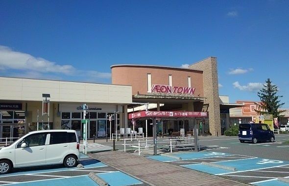 近くのイオンタウン山梨中央まで3,000m（徒歩38分）