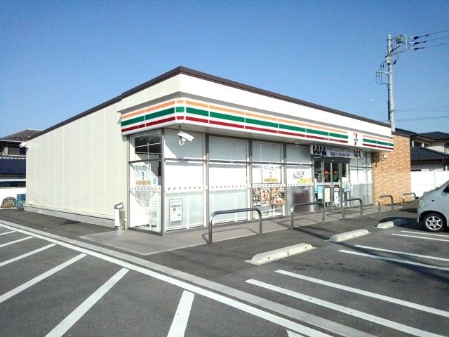 近くのセブンイレブン甲府大津町店まで500m（徒歩7分）
