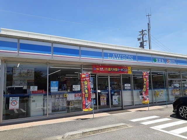 近くのコンビニまで426m（徒歩6分）