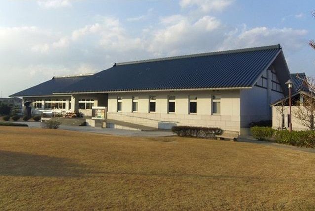 近くの那賀川図書館まで730m(徒歩10分)