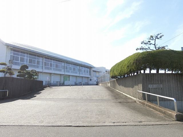 近くの大藪小学校まで550m（徒歩7分）