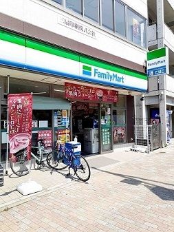 近くのファミリーマート新宿余丁町店まで54m(徒歩1分)