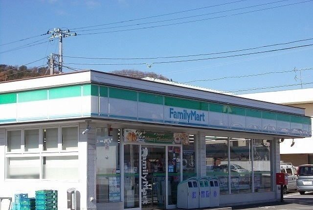 近くのファミリーマート 沼津片浜店まで900m（徒歩12分）