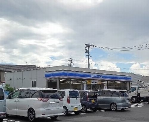 近くのコンビニまで490m（徒歩7分）