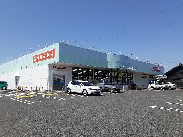 近くのドラッグスギヤマ奥条店まで738m（徒歩10分）