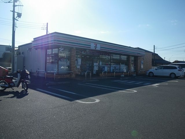 近くのコンビニまで550m（徒歩7分）