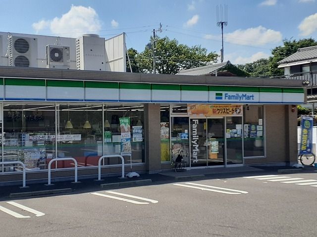 近くのファミリーマートまで1,200m（徒歩15分）