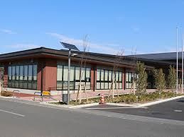 近くの深谷市岡部総合支所まで1,100m（徒歩14分）