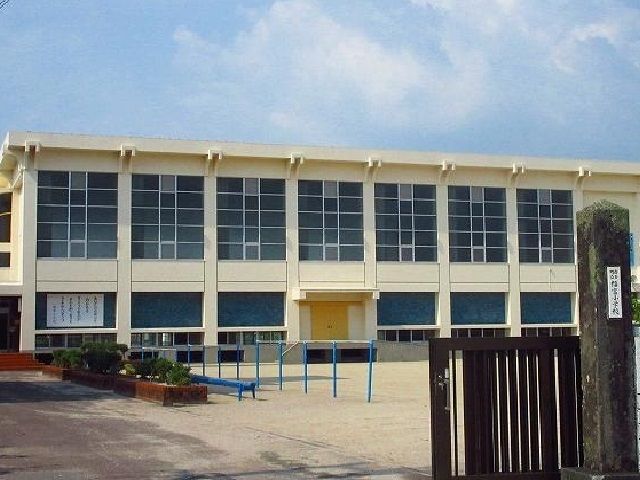 近くの福富小学校まで350m(徒歩5分)