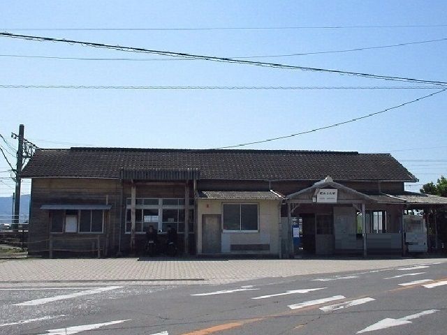 近くの白石駅まで4,800m(徒歩60分)