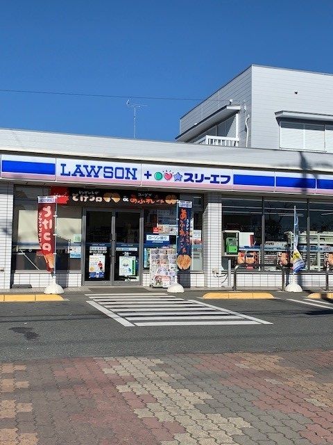 近くのローソン＋スリーエフ野辺店まで400m（徒歩5分）