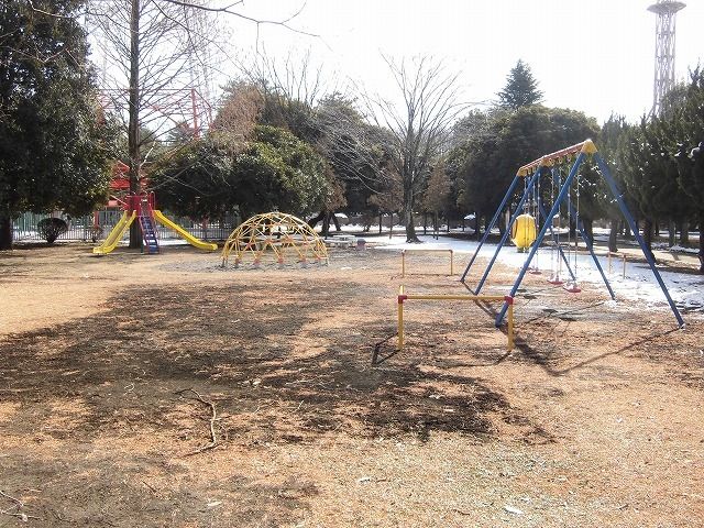 近くの御幸公園まで1,800m（徒歩23分）