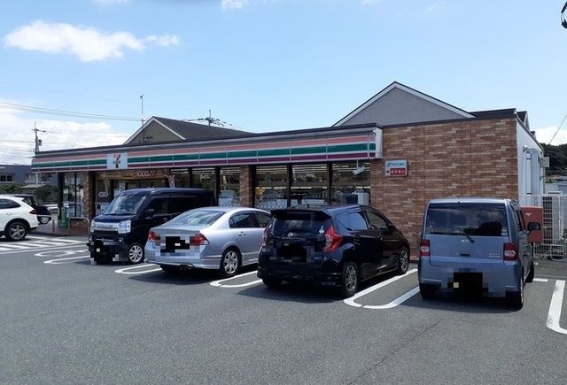 近くのセブンイレブン基山けやき通り店まで100m（徒歩2分）