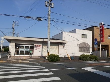 近くの佐賀銀行基山支店まで750m（徒歩10分）