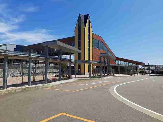 近くの石動駅まで1,300m（徒歩17分）