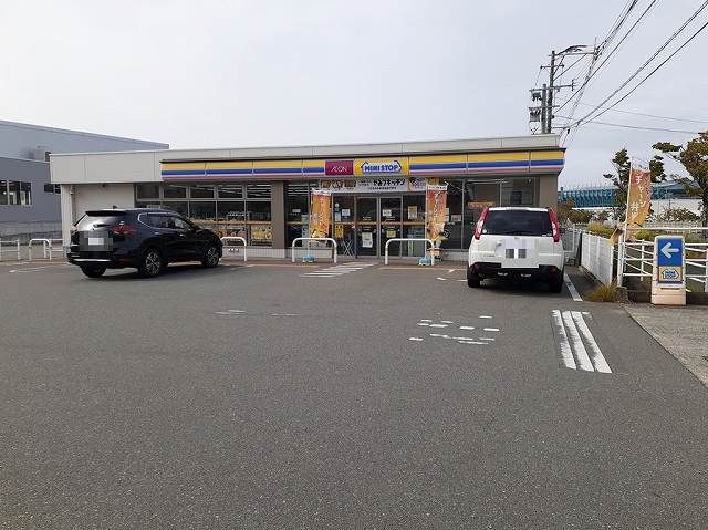 近くのコンビニまで850m（徒歩11分）