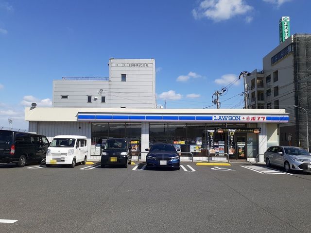 近くのローソンポプラまで400m（徒歩5分）