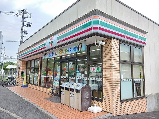 近くのセブンイレブン 西綾瀬3丁目店まで70m(徒歩1分)