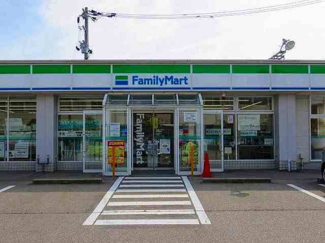 近くのファミリーマートまで280m(徒歩4分)