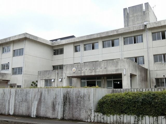 近くの大野町立南小学校まで1,100m（徒歩14分）