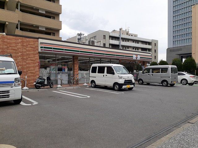近くのセブンイレブン福岡大手門1丁目まで210m（徒歩3分）