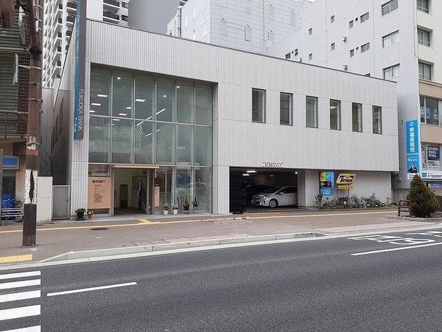 近くの福岡銀行 赤坂門支店まで600m（徒歩8分）