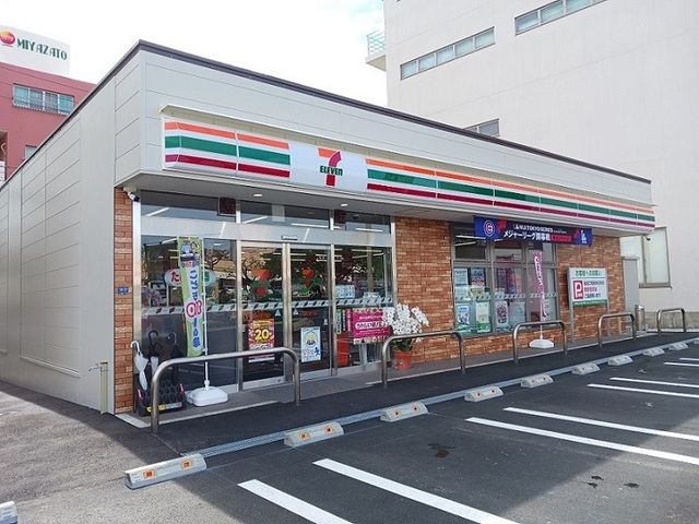 近くのコンビニまで140m（徒歩2分）