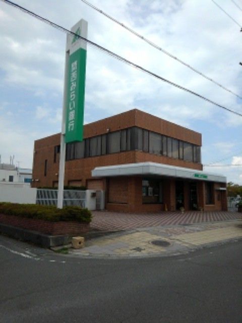 近くの銀行まで220m（徒歩3分）