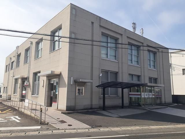 近くの銀行まで600m（徒歩8分）