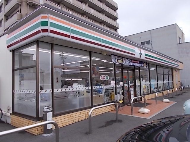 近くのセブンイレブン岐阜東明見町店まで1,000m（徒歩13分）