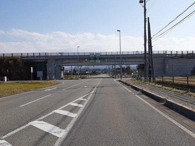 近くの施設まで1,290m（徒歩17分）