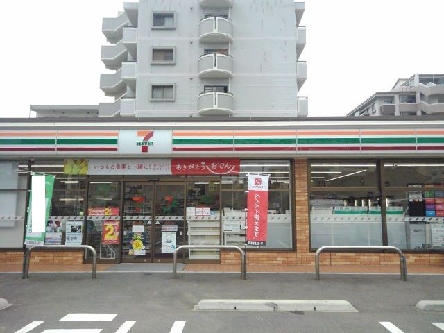 近くのコンビニまで120m（徒歩2分）