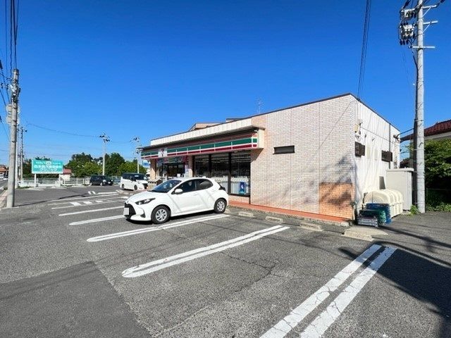 近くのコンビニまで370m（徒歩5分）
