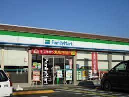 近くのファミリーマート 深谷折之口店まで500m(徒歩7分)