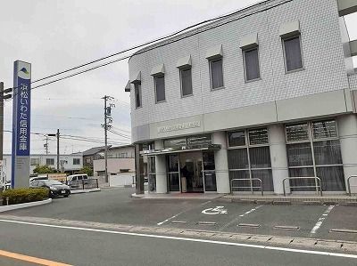 近くの浜松いわた信用金庫三和支店まで500m（徒歩7分）