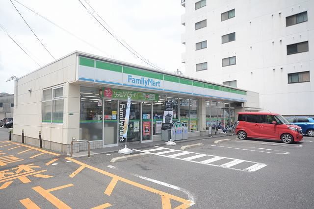 近くのファミリ－マ－トまで220m（徒歩3分）