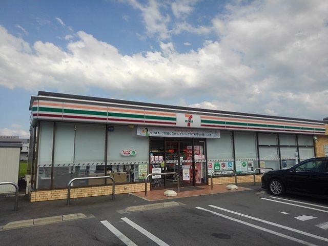 近くのセブンイレブン善通寺大麻町店まで600m（徒歩8分）