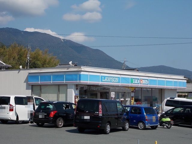 近くのローソンまで400m（徒歩5分）