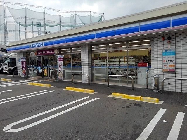 近くのコンビニまで830m（徒歩11分）