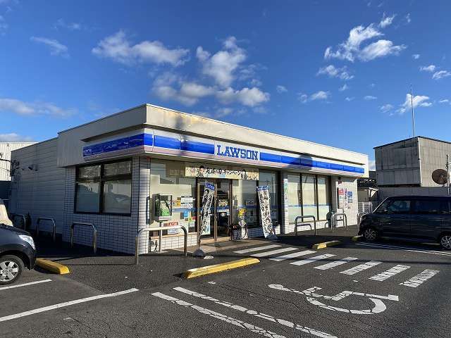 近くのローソンまで300m（徒歩4分）