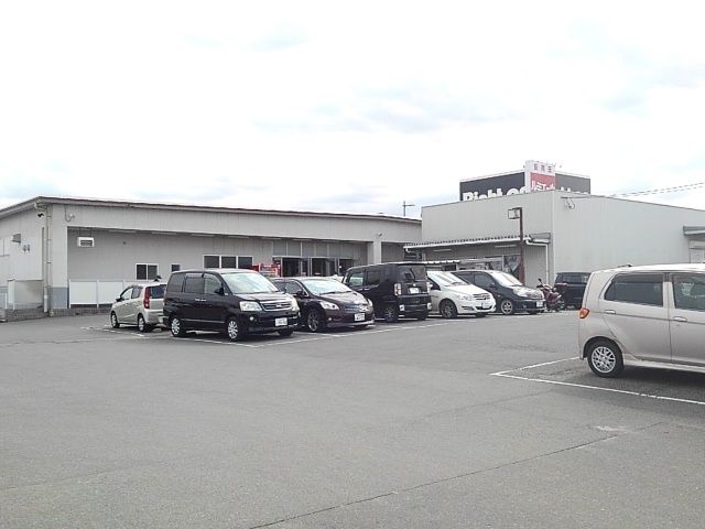 近くのスーパーまで860m（徒歩11分）
