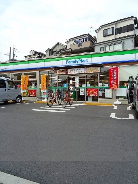 近くのファミリーマート福生山王橋通りまで350m（徒歩5分）