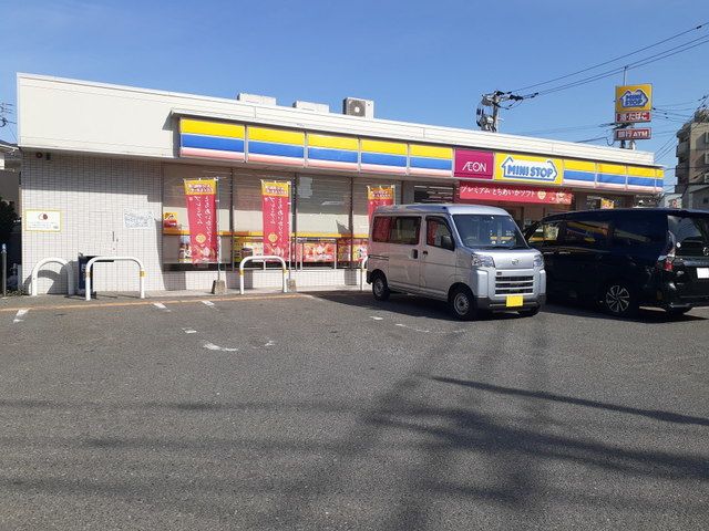 近くのミニストップ福岡長尾3丁目店まで450m(徒歩6分)