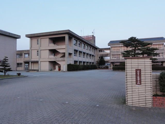 近くの庄西中学校まで550m（徒歩7分）