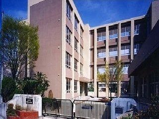 近くの円座小学校まで550m（徒歩7分）