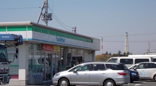 近くのファミリーマート市原岩崎店まで450m(徒歩6分)