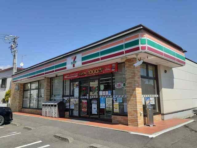 近くのセブン-イレブン三ヶ日西天王店まで1,300m（徒歩17分）