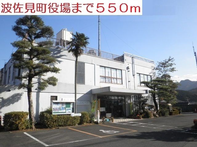 近くの波佐見町役場まで550m(徒歩7分)