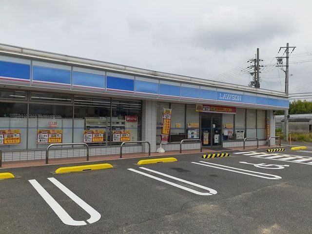 近くのローソン様まで750m（徒歩10分）